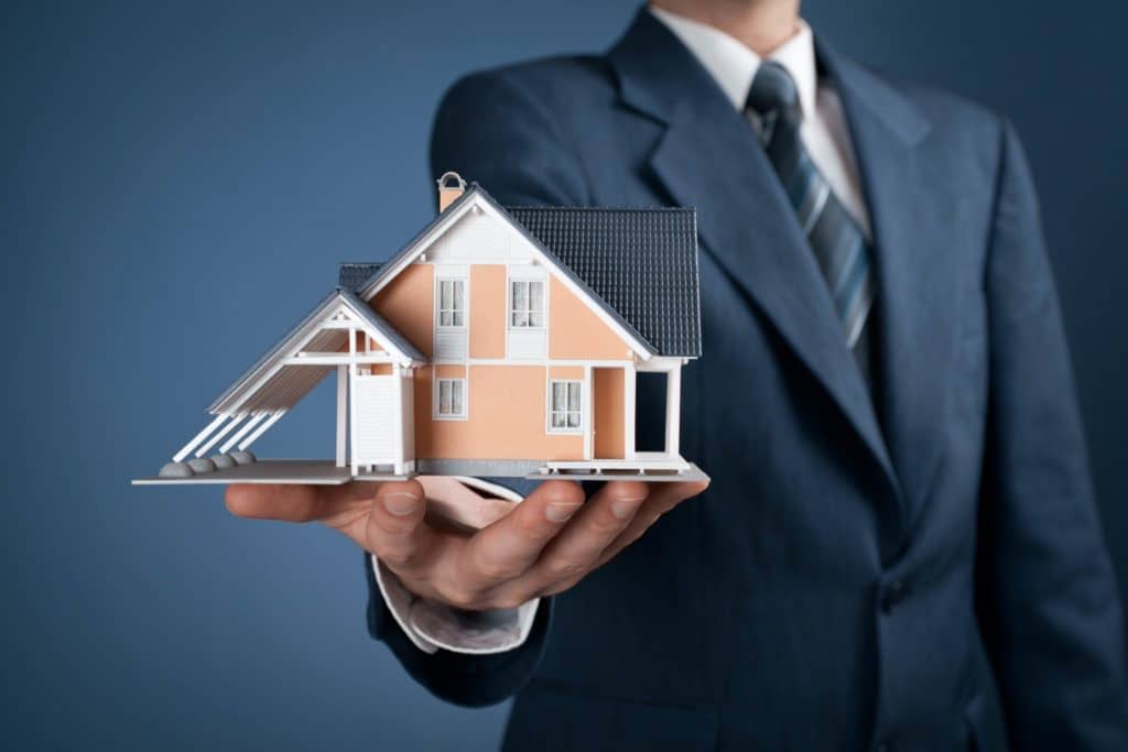 Pourquoi travailler avec un courtier immobilier dans le contexte du marché actuel?