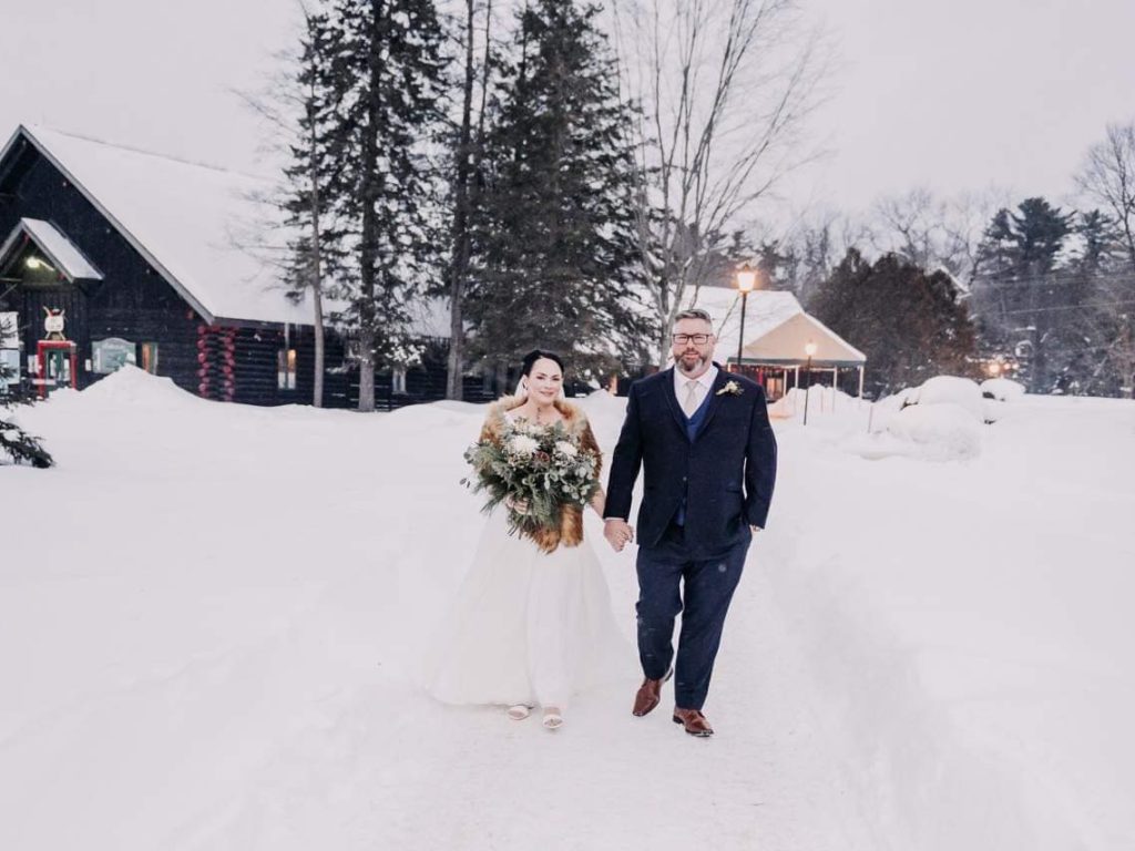 Deux résidents de L’Ange-Gardien offrent 5000 $ à l’organisme lors de leur mariage