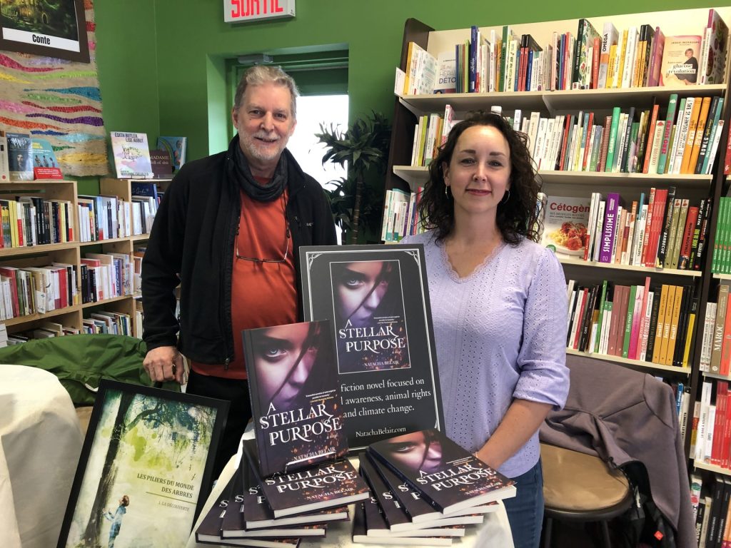 L’auteur gatinois Denis Lafond et la romancière Natacha Belair à la librairie Rose-Marie à Buckingham