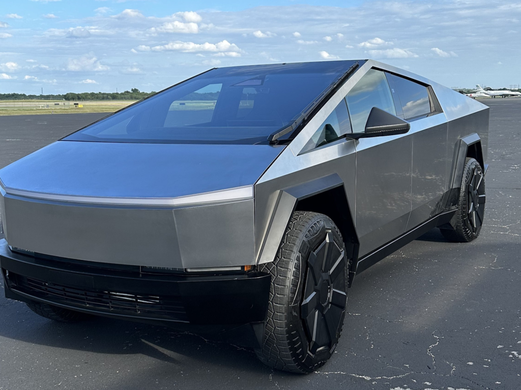 Le Tesla Cybertruck débarque… pour vrai!