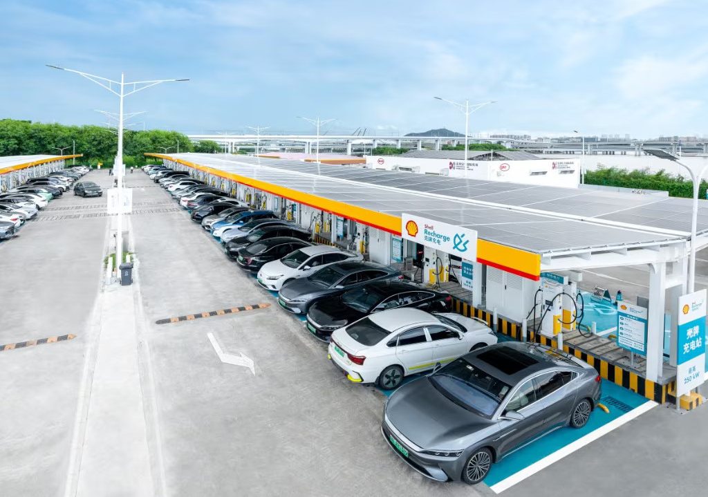 Shell ouvre la plus grosse station de recharge du monde en Chine
